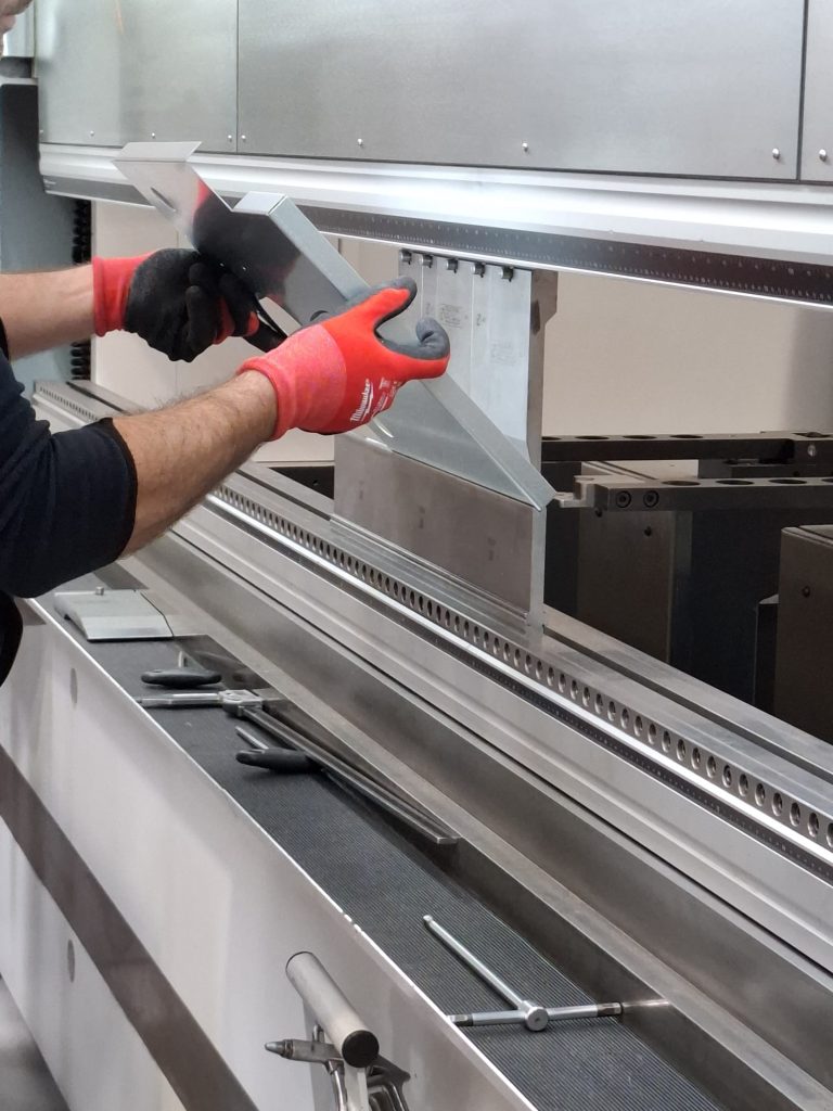 piegatura elettrica lamiera con presse SafanDarley presso Eurotecnica