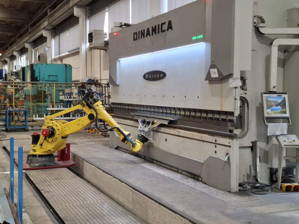 L’intero reparto di piegatura Scattoliniè equipaggiato con presse Warcom