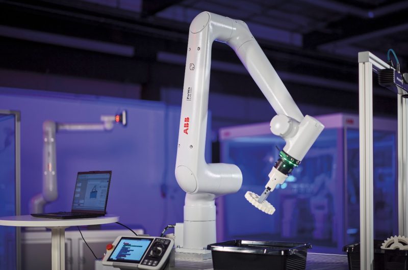 ABB Robotics colma il gap tra cobot e robot industriali