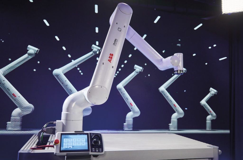 ABB Robotics colma il gap tra cobot e robot industriali