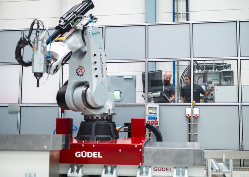 Il robot che fresa l’acciaio, prima italiana in BI-MU