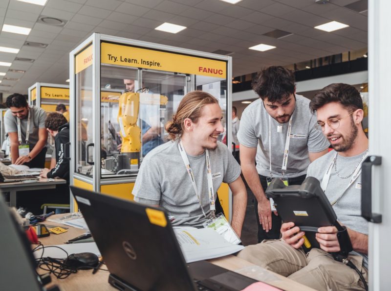 Formazione high-tech tra robot e CNC