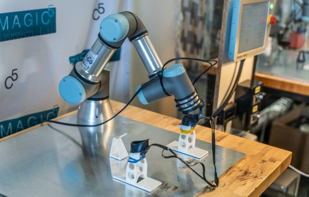 Dai cobot un “5% magico” di occhialini personalizzati 