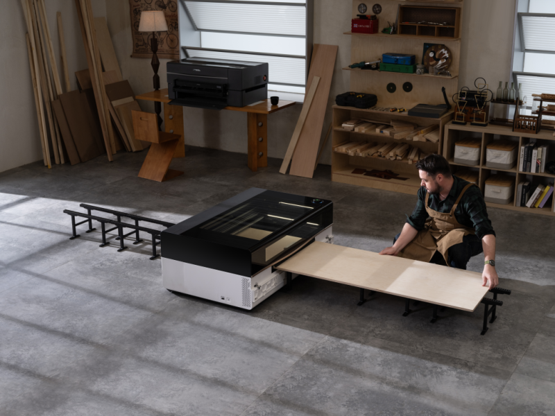 xTool presenta P3: il nuovo laser cutter CO2 con intelligenza artificiale integrata