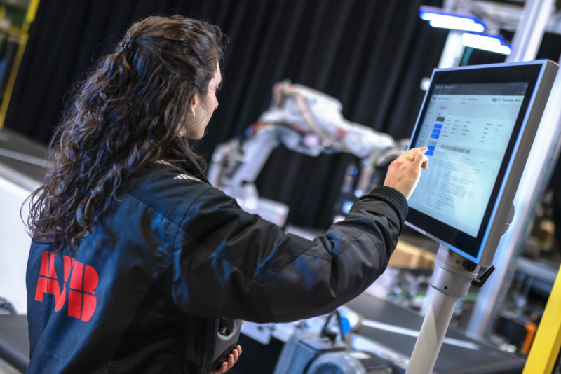 ABB e LandingAI rivoluzionano la visione robotica con l’IA generativa