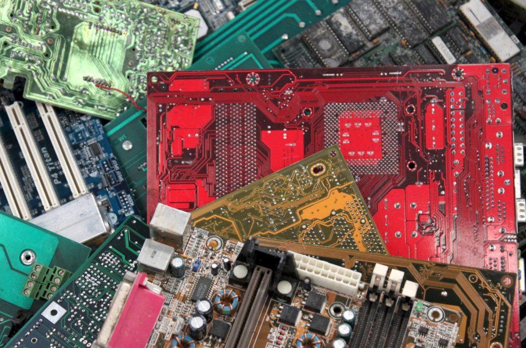 I rifiuti elettronici non vanno in vacanza