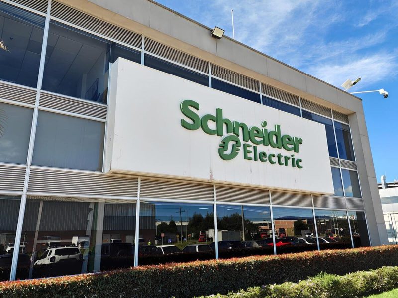 Schneider Electric e Climeworks, accordo per rimuovere 31.000 t di CO2 entro il 2039
